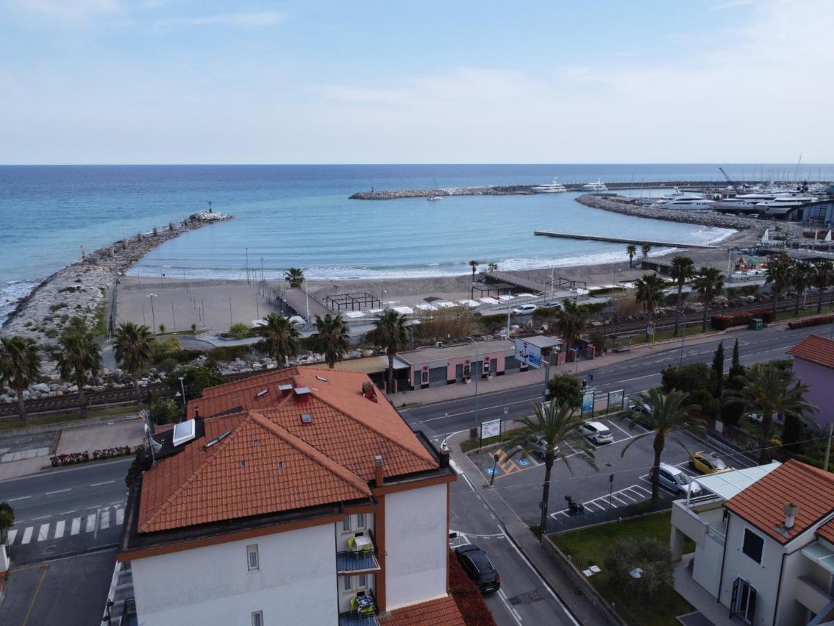 Residence Colibri Family & Bike Loano Exterior photo